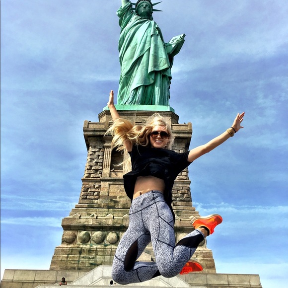 MEET UR POSHER - Picture 5 of 5